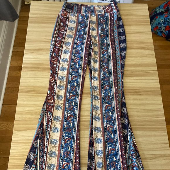 High waisted, bell bottom, vintage print pants - Picture 3 of 4